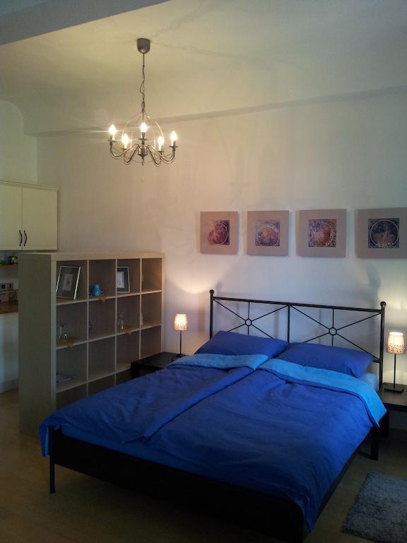 Studio Ian 1 Ljubljana Bilik gambar